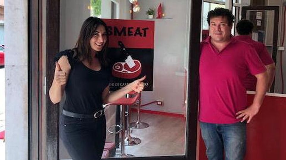 Il sushi di carne sbarca in città. “Smeat” apre in via D’Azeglio