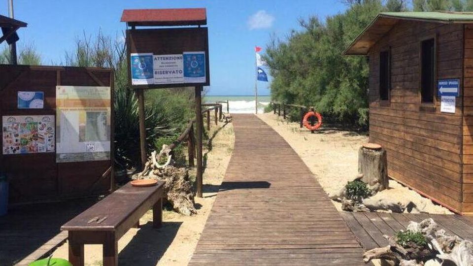 Riapre la “Buca del mare”, spiaggia naturale del Gombo